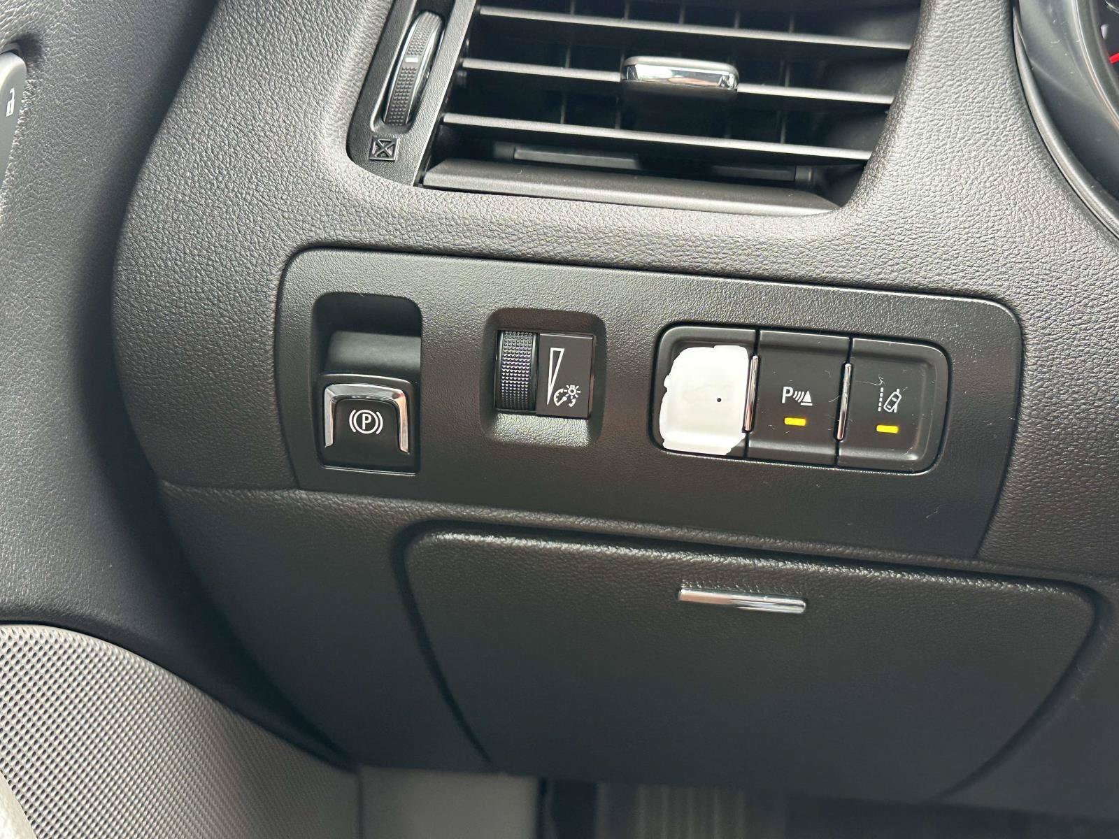 Used 2016 Chevrolet Impala LTZ FWD image 21