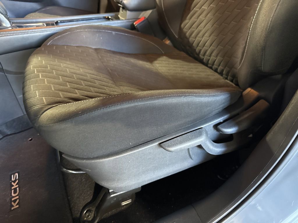 Used 2021 Nissan Kicks SV image 24