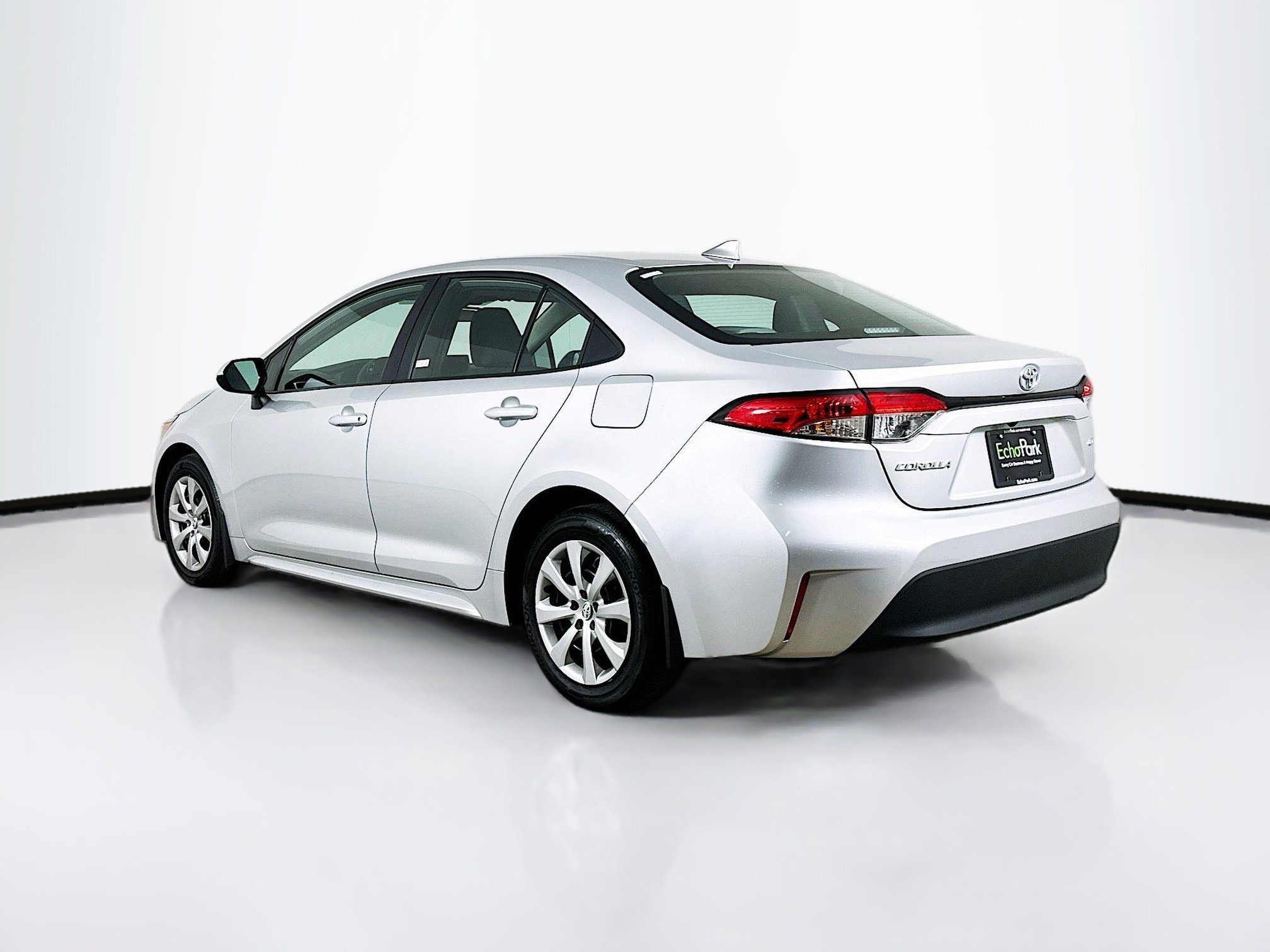 Used 2025 Toyota Corolla LE image 5