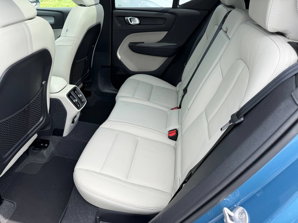 Certified 2024 Volvo XC40 B5 Plus w/ Protection Package Premier AWD/4WD image 21