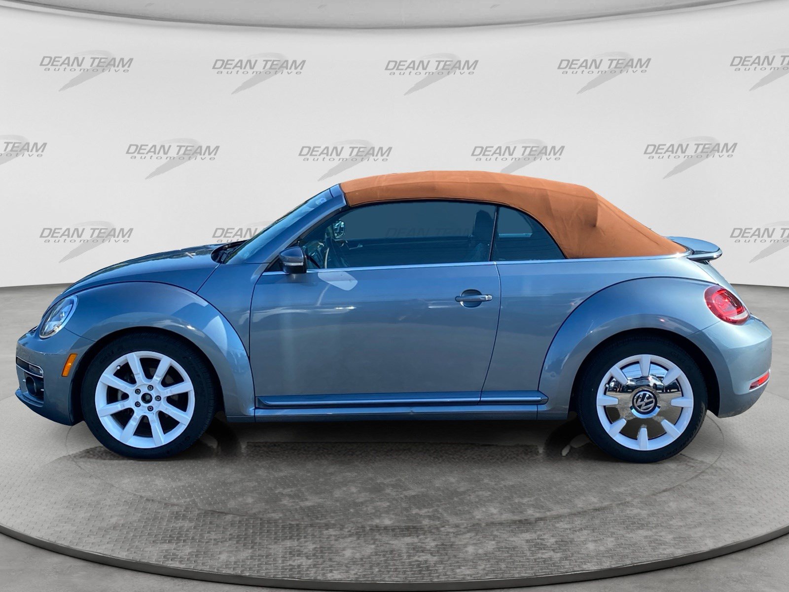 Used 2019 Volkswagen Beetle 2.0T Final Edition SEL FWD image 4