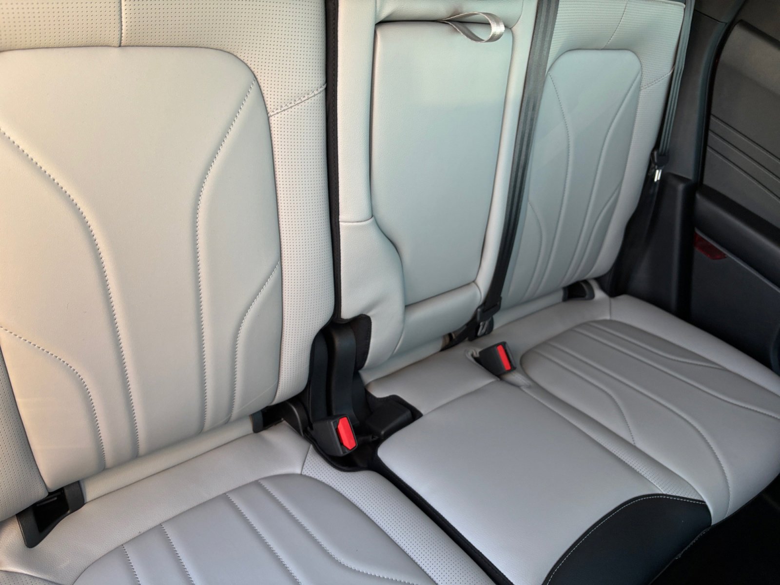 New 2026 Ford Escape SE w/ PHEV Premium Package FWD image 18