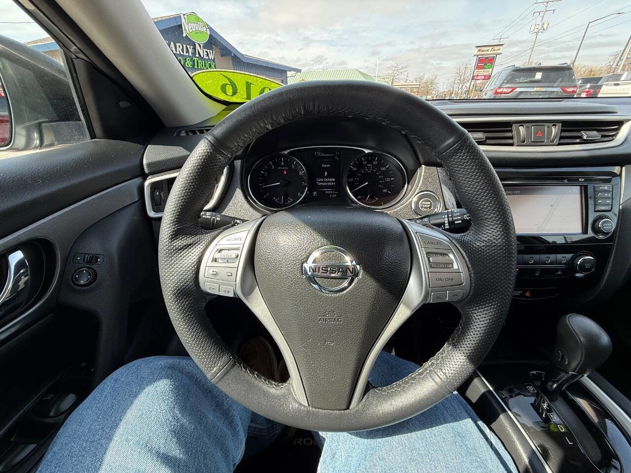 Used 2016 Nissan Rogue SV image 17