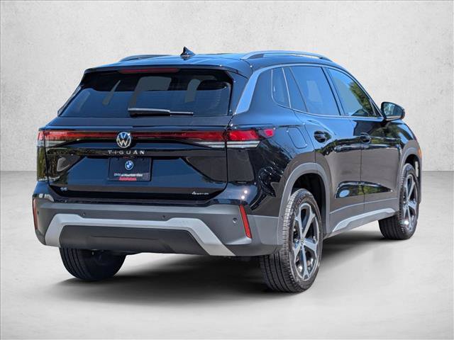 Used 2025 Volkswagen Tiguan SE AWD/4WD image 5