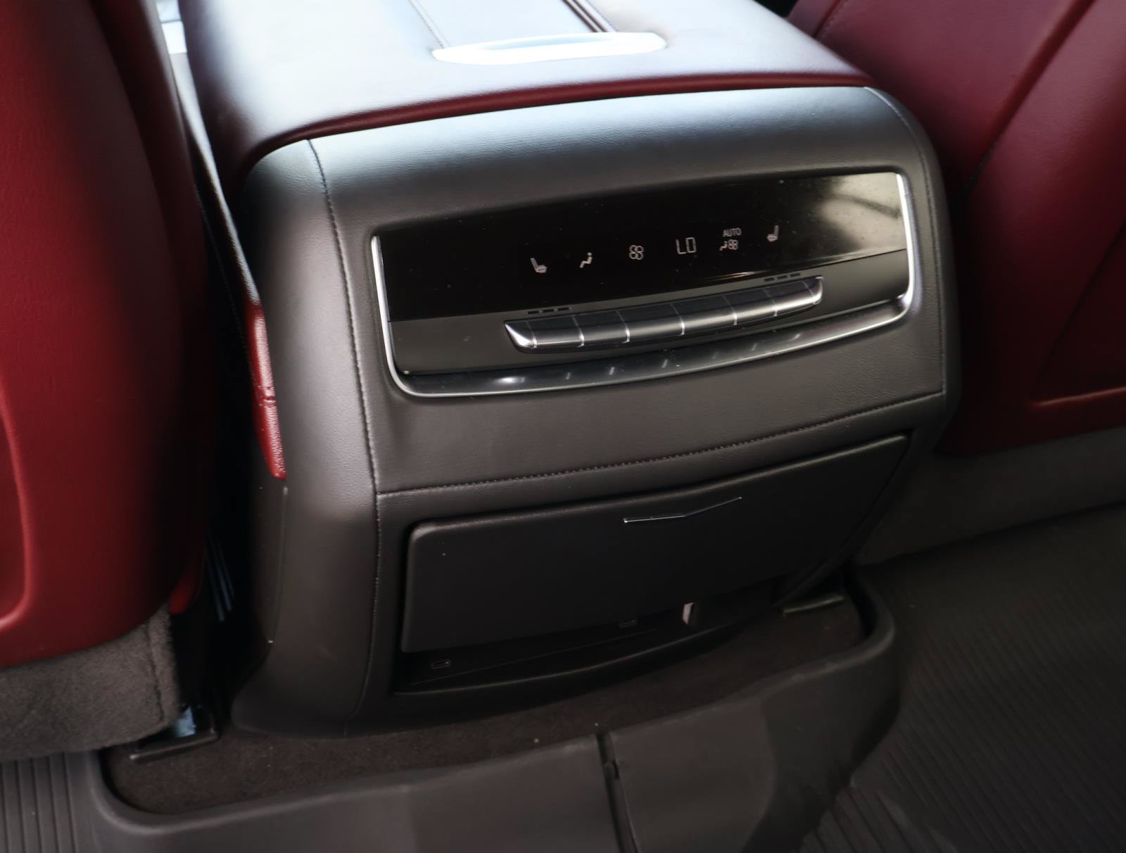 Certified 2026 Cadillac Escalade Luxury w/ LPO, Floor Liner Package AWD/4WD image 19