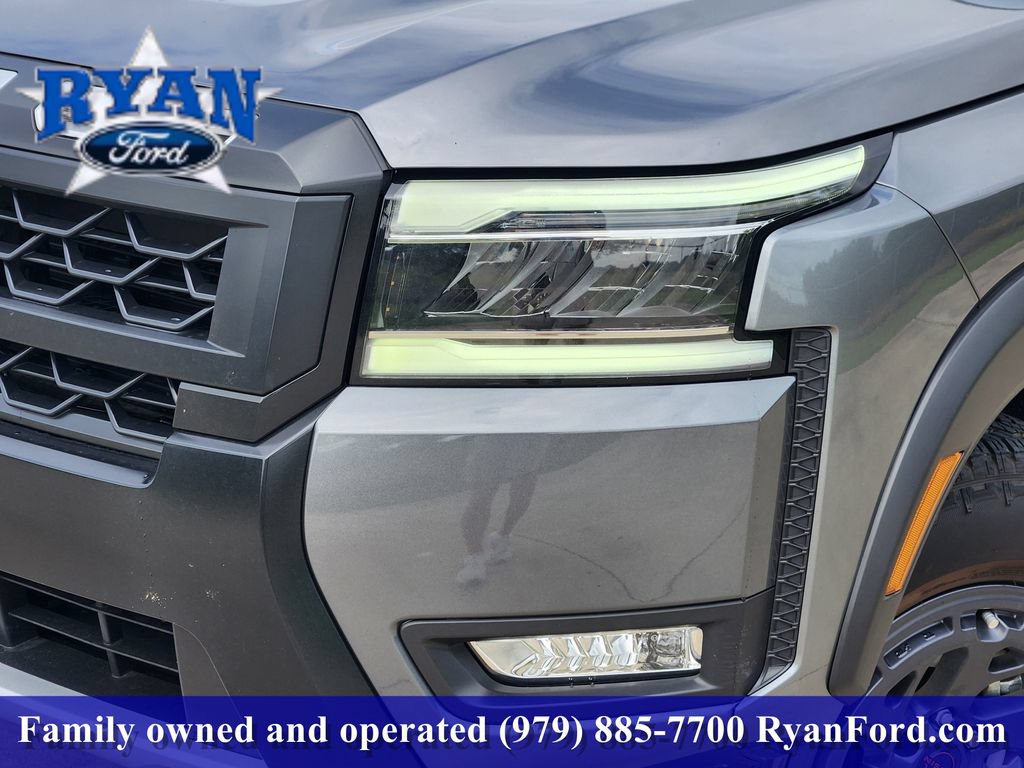 Used 2025 Nissan Frontier PRO-4X AWD/4WD image 6