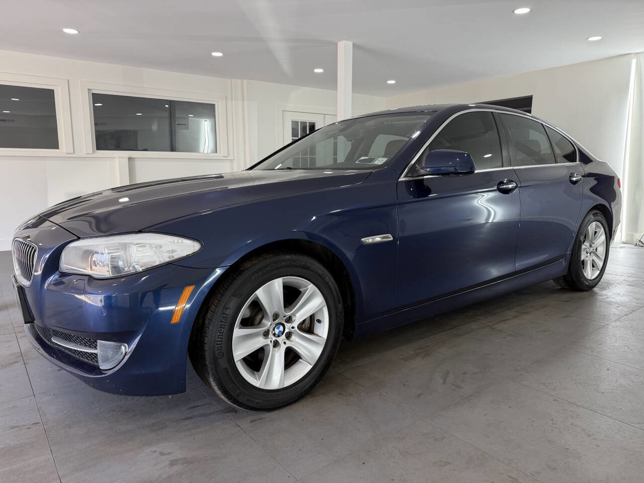Used 2013 BMW 528i xDrive Sedan AWD/4WD image 2