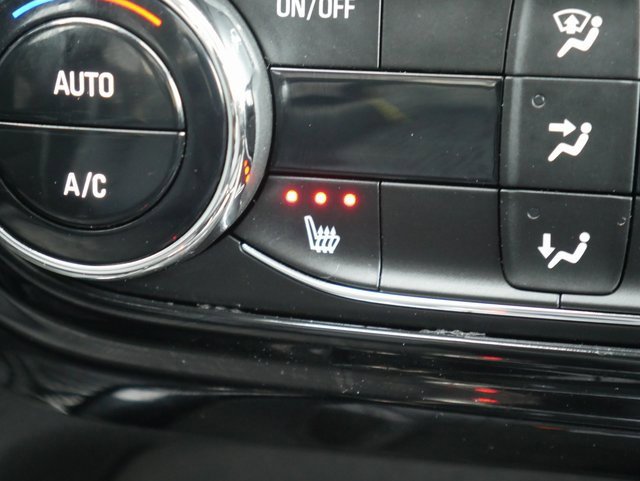 Used 2025 Chevrolet Trax ACTIV w/ Sunroof Package image 4