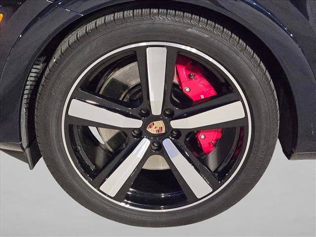 Used 2025 Porsche Cayenne GTS image 23