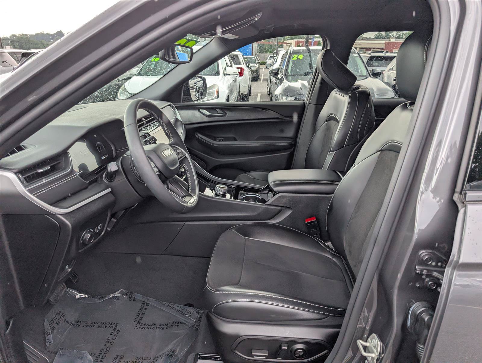 Used 2023 Jeep Grand Cherokee Altitude AWD/4WD image 15
