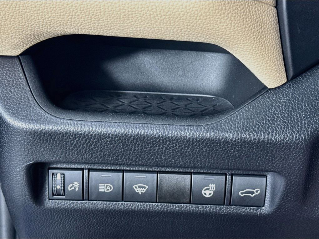 Used 2021 Toyota RAV4 XLE Premium image 15