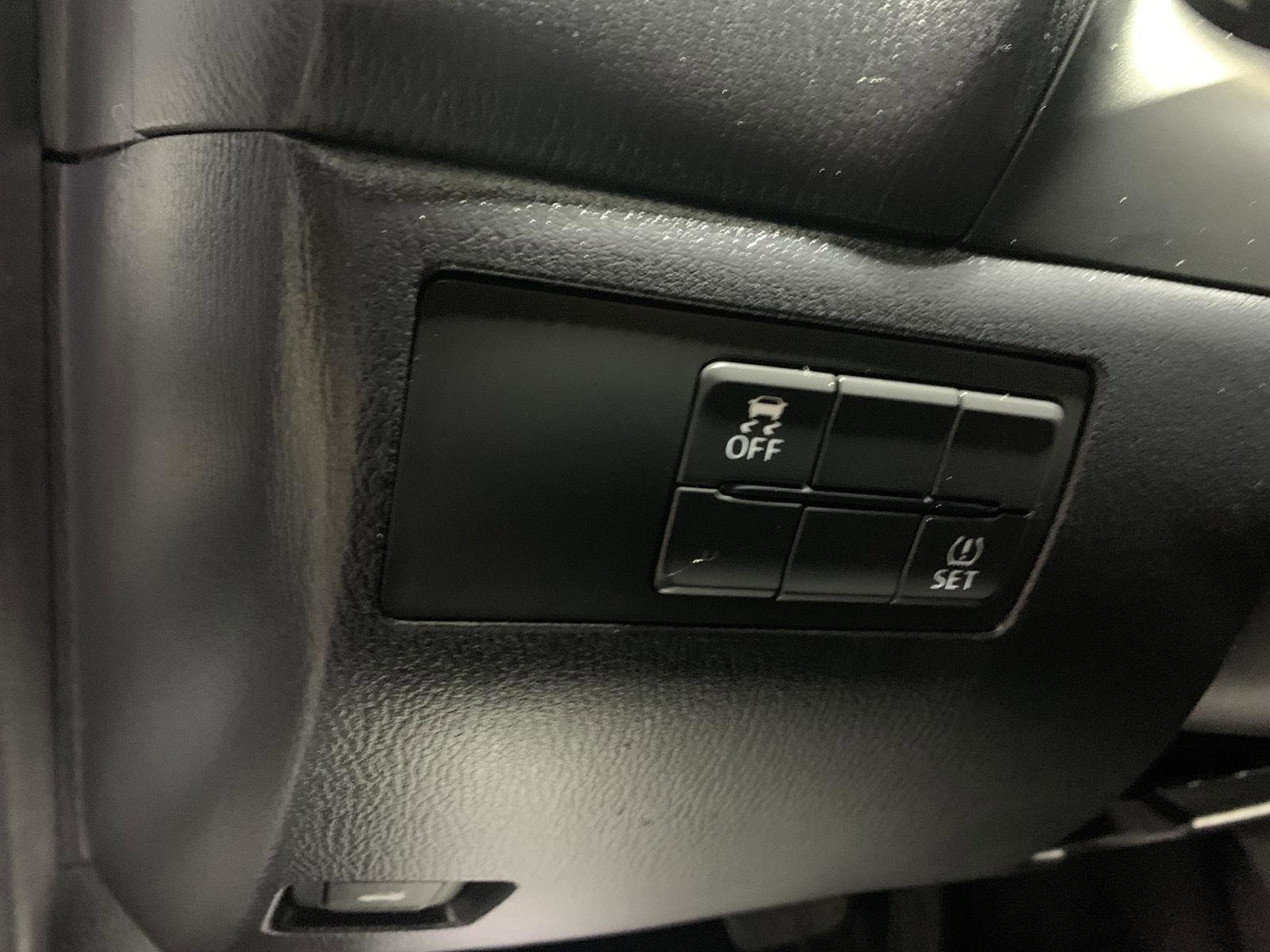 Used 2018 MAZDA MAZDA3 Touring image 30