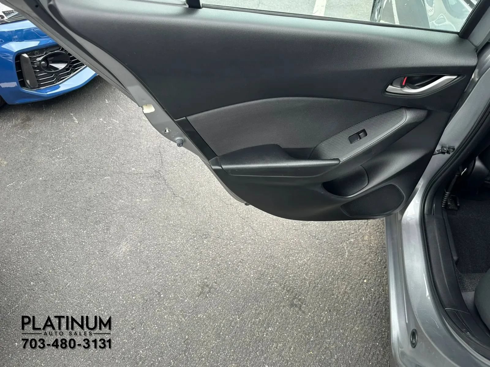 Used 2015 MAZDA MAZDA3 i SV FWD image 19
