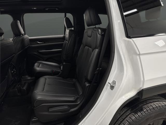 Used 2025 Jeep Grand Cherokee L Limited w/ Black Appearance Package image 30