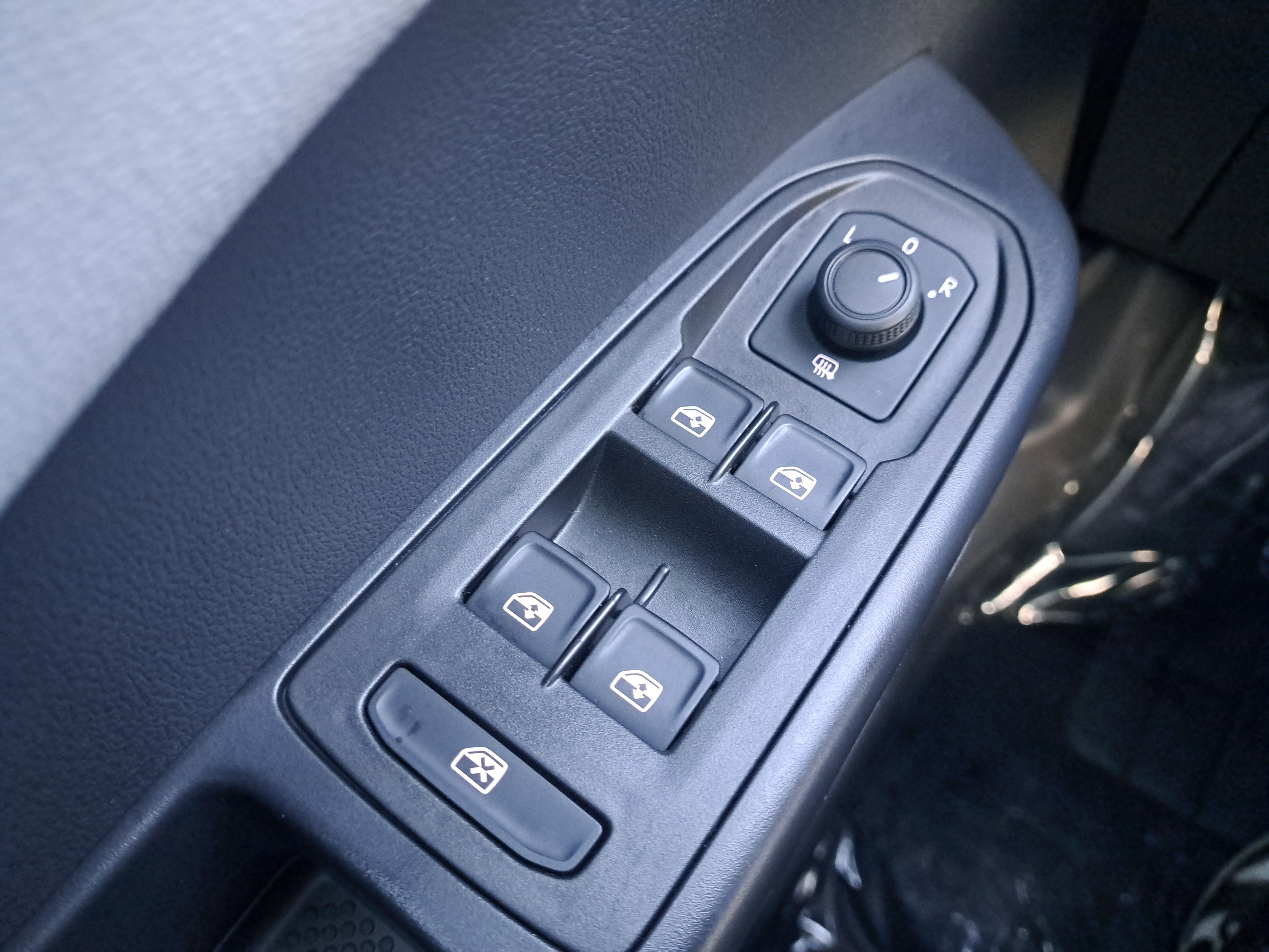 Used 2024 Volkswagen Taos SE image 27