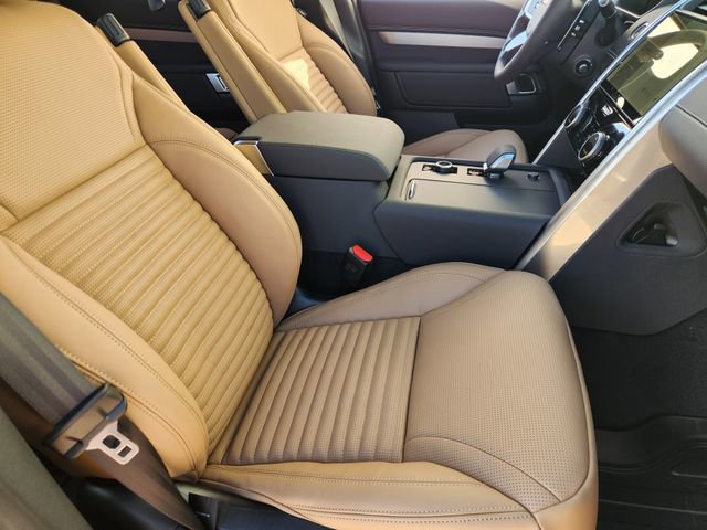 New 2026 Land Rover Discovery Limited Edition image 10