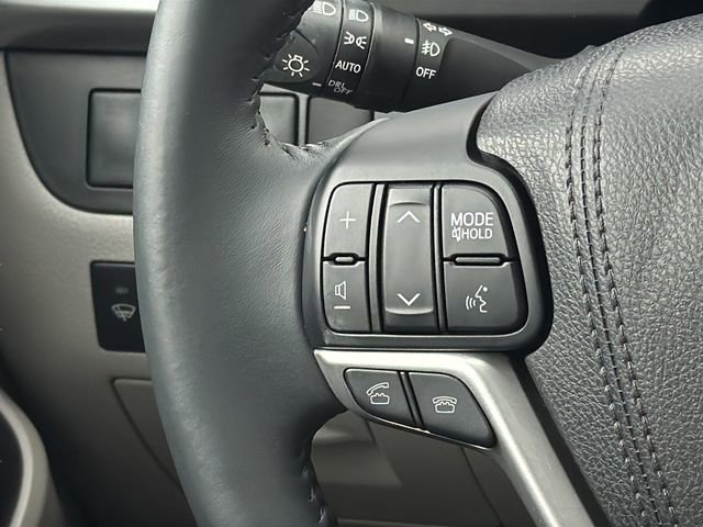 Used 2016 Toyota Highlander Limited image 27
