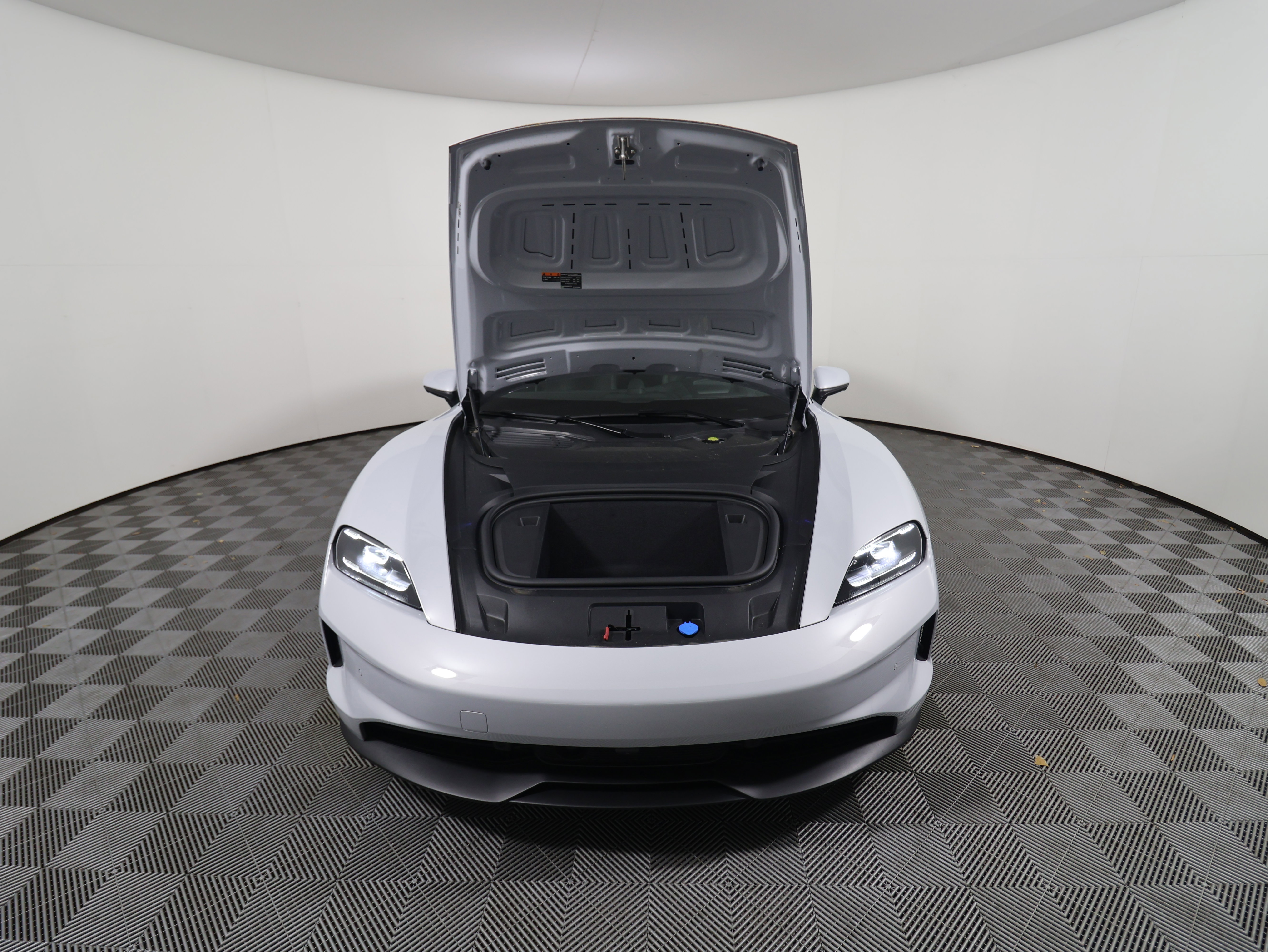 New 2025 Porsche Taycan image 22