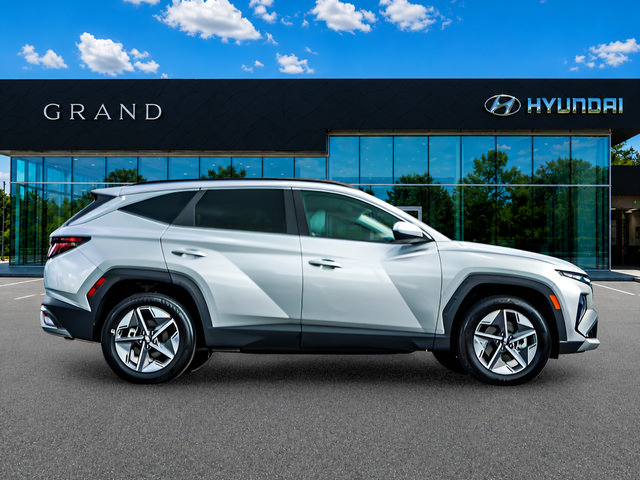 Used 2025 Hyundai Tucson SEL AWD/4WD image 7