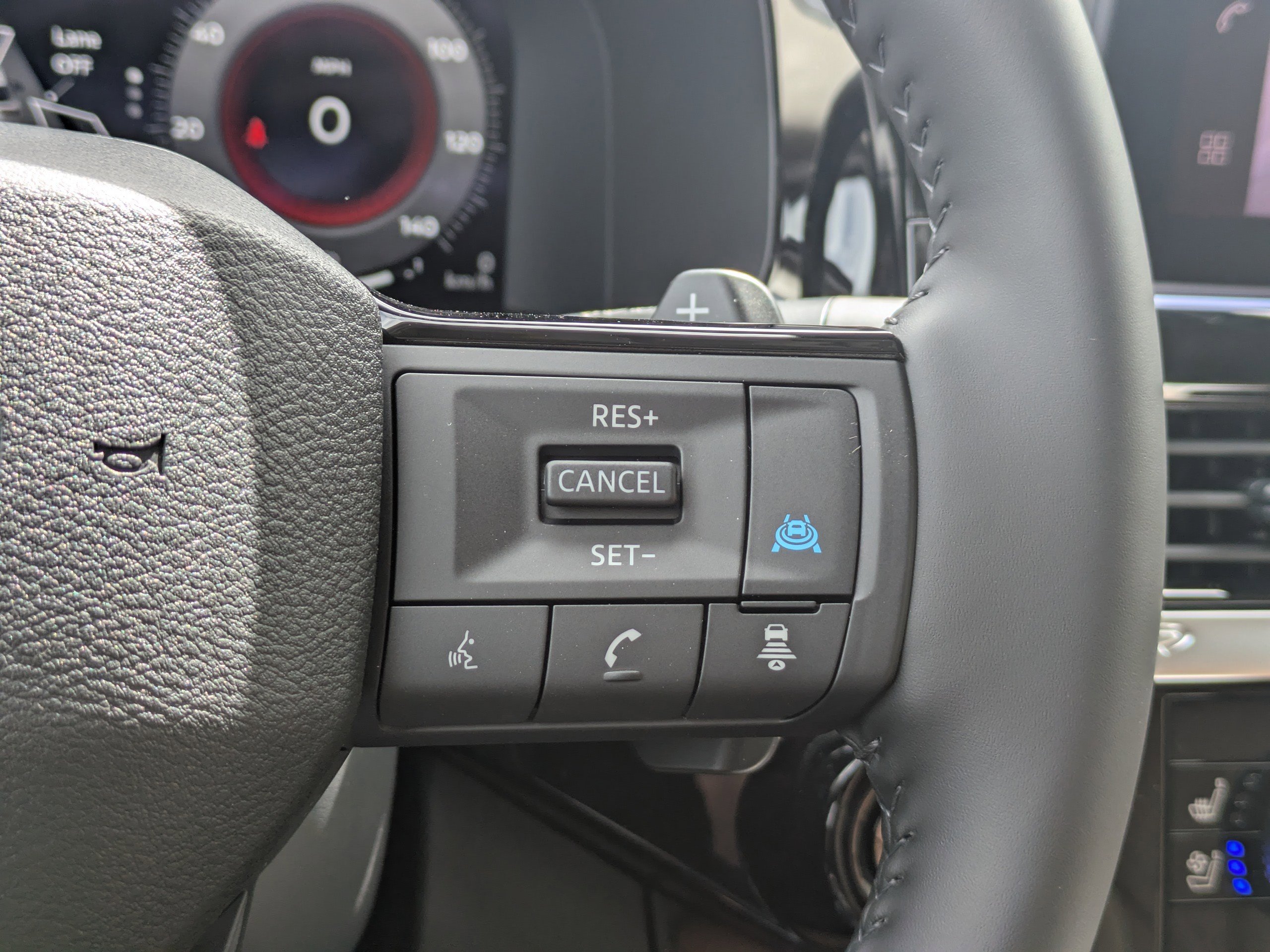 New 2026 Nissan Pathfinder Platinum FWD image 31