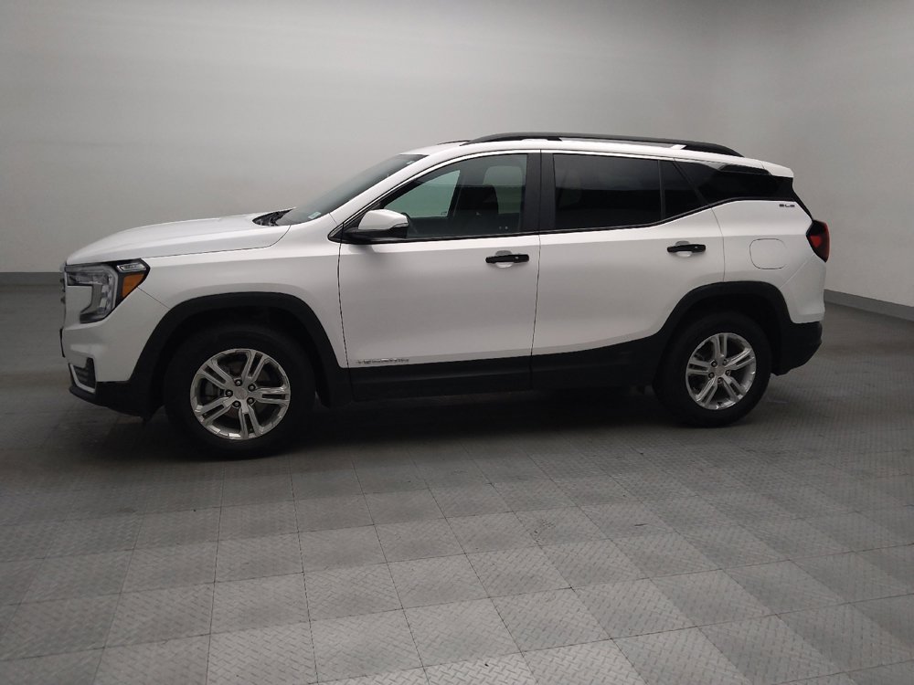 Used 2023 GMC Terrain SLE w/ Driver Convenience Package image 2