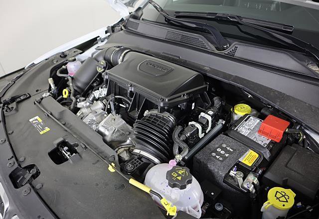 Used 2025 Jeep Compass Sport image 10