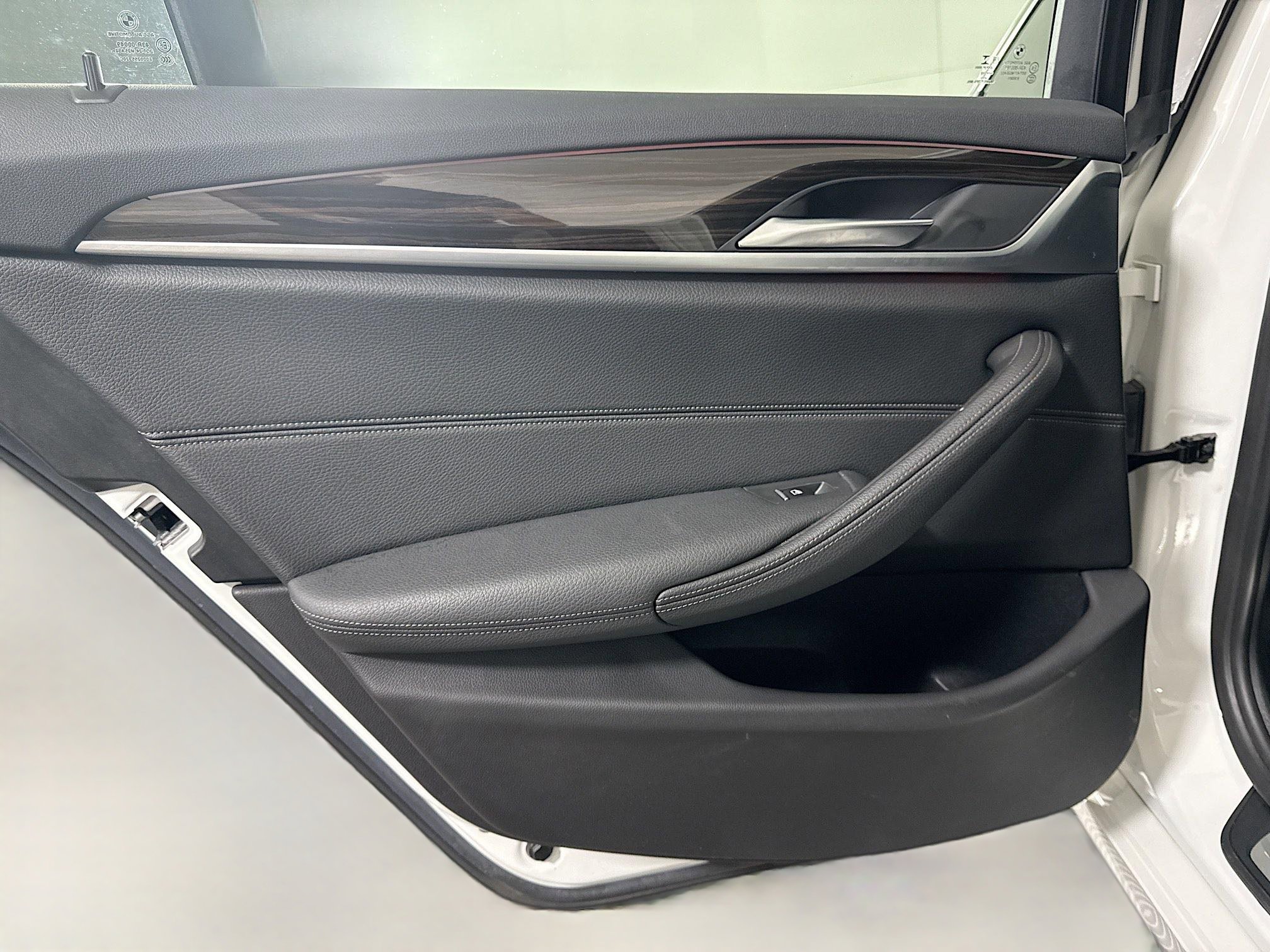 Used 2019 BMW 530i w/ Convenience Package image 26