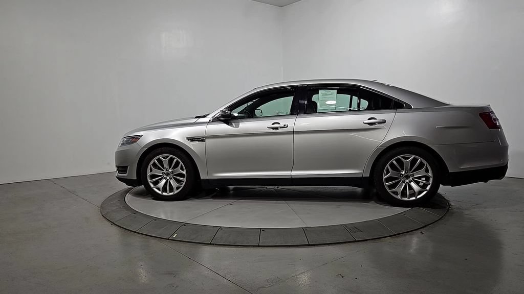 Used 2016 Ford Taurus Limited FWD image 2
