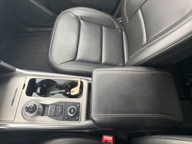 Used 2024 Ford Explorer XLT w/ Equipment Group 202A AWD/4WD image 23