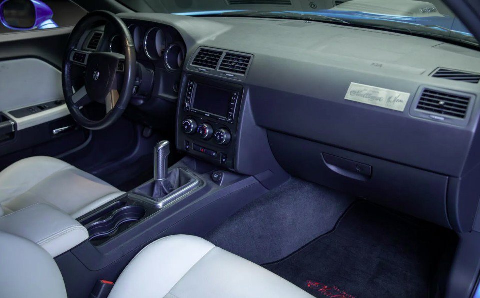 Used 2010 Dodge Challenger SRT8 w/ SRT Option Group II RWD image 6