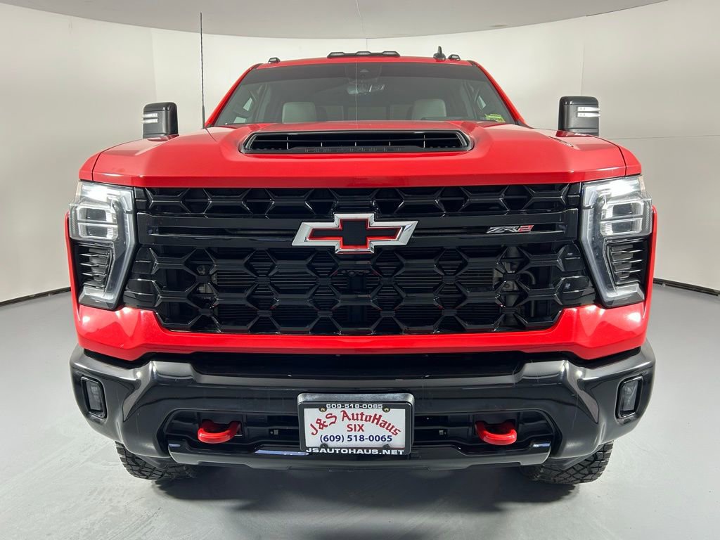 Used 2024 Chevrolet Silverado 2500 ZR2 w/ Technology Package AWD/4WD image 2