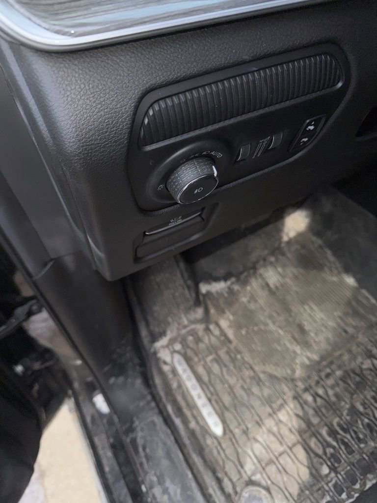 Used 2022 Jeep Wagoneer Series III w/ Premium Group I image 14