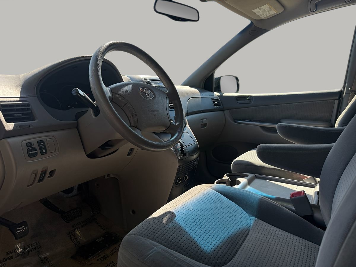 Used 2006 Toyota Sienna CE FWD image 12