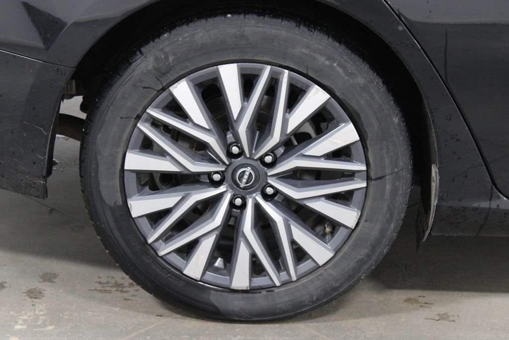 Used 2023 Nissan Altima 2.5 SV FWD image 12