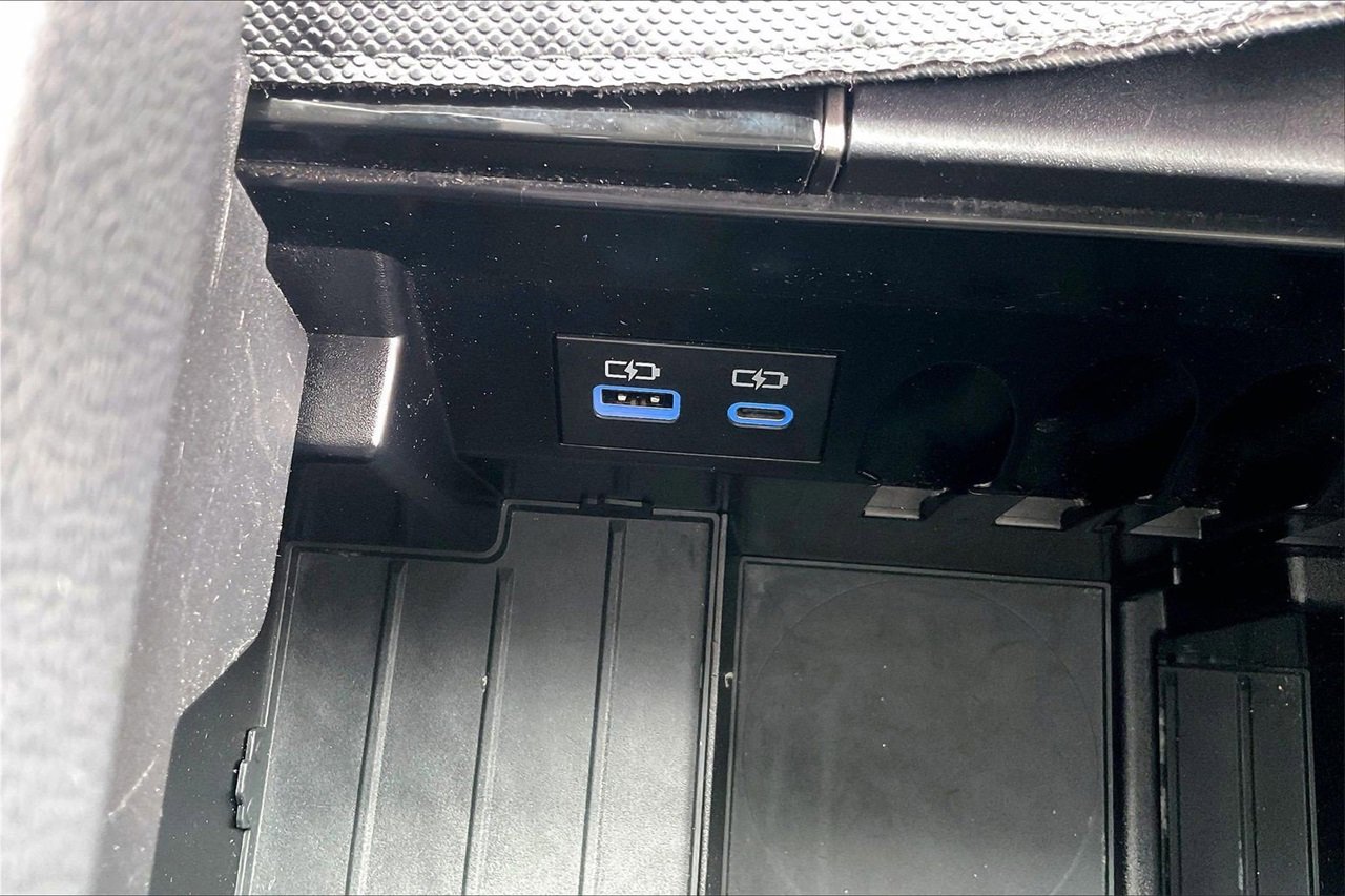 Used 2022 Toyota Tundra SR5 w/ SR5 Convenience Package image 18