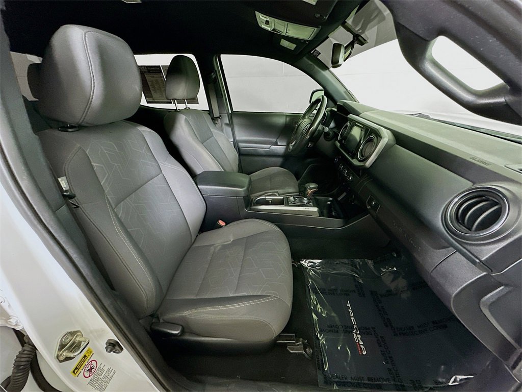 Used 2017 Toyota Tacoma TRD Sport w/ Tow Package image 11