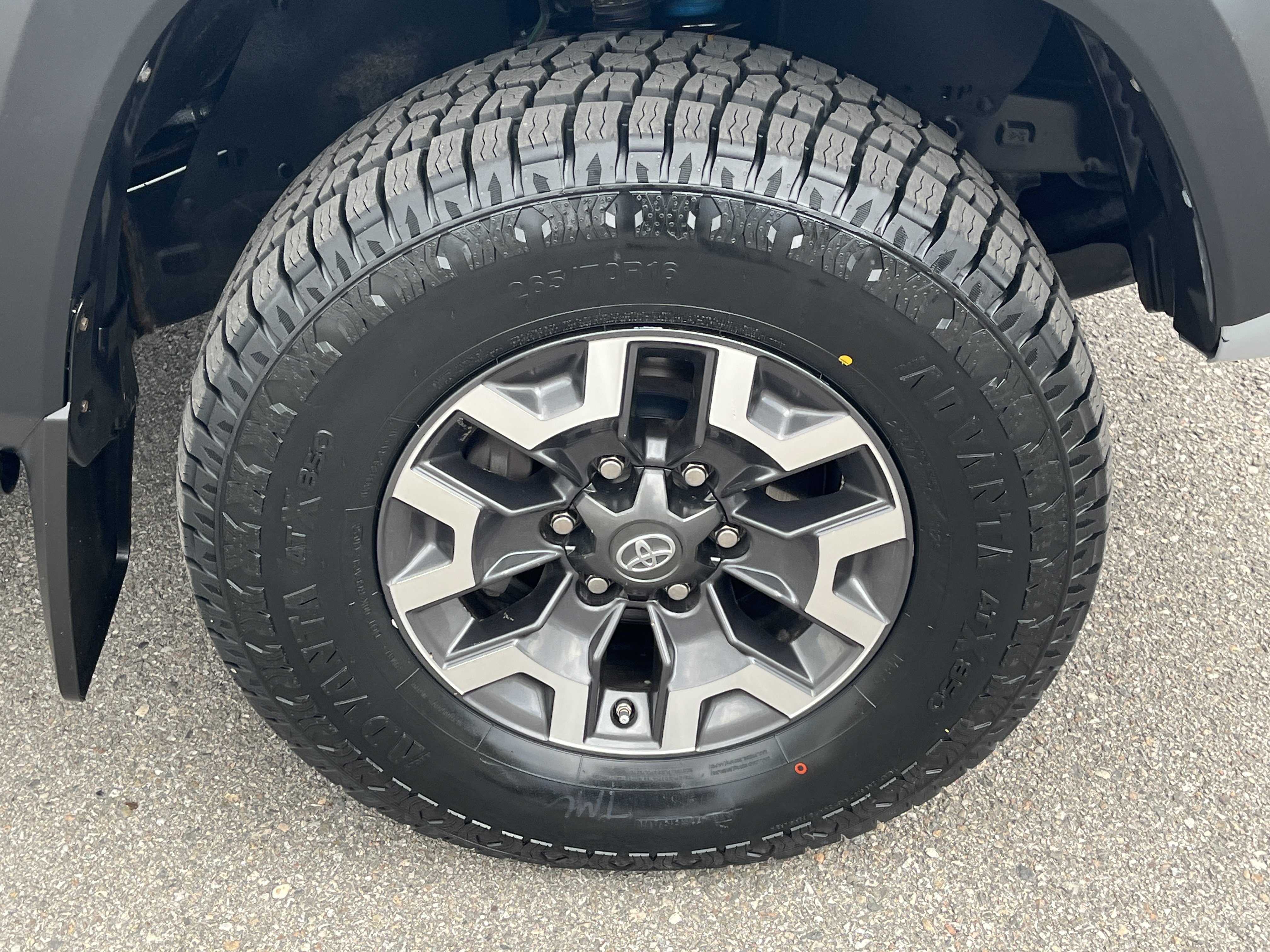 Used 2019 Toyota Tacoma TRD Off-Road AWD/4WD image 28