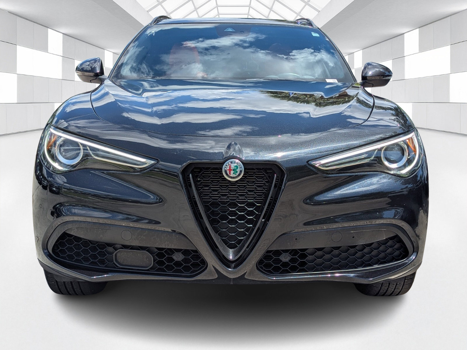 Used 2023 Alfa Romeo Stelvio Sprint RWD image 2
