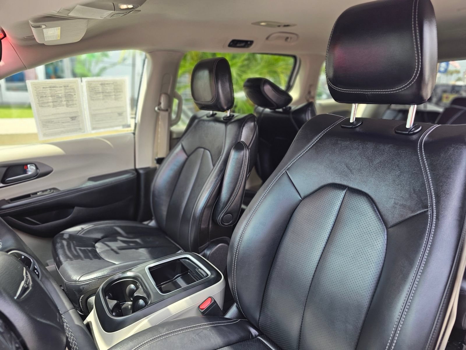 Used 2024 Chrysler Pacifica Limited FWD image 23
