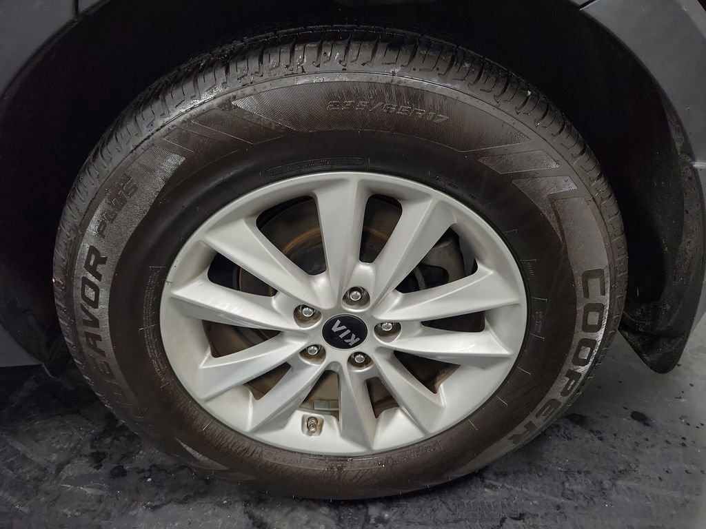 Used 2019 Kia Sorento LX image 11