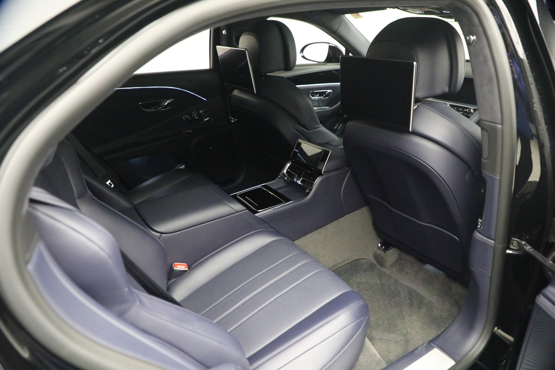 Used 2023 Bentley Flying Spur V8 image 30