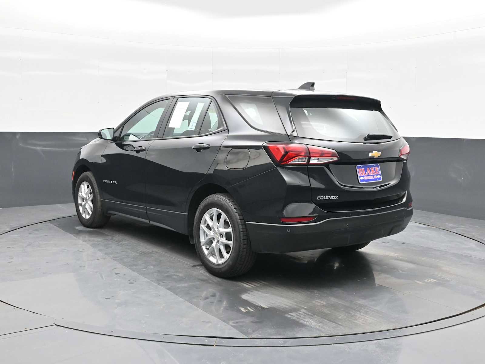 Used 2024 Chevrolet Equinox LS w/ Driver Confidence II Package FWD image 6