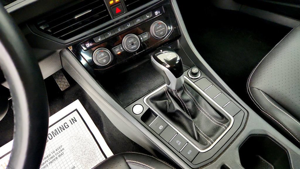 Used 2024 Volkswagen Jetta SE FWD image 13