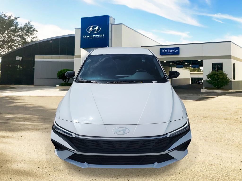 Used 2025 Hyundai Elantra Sport image 2