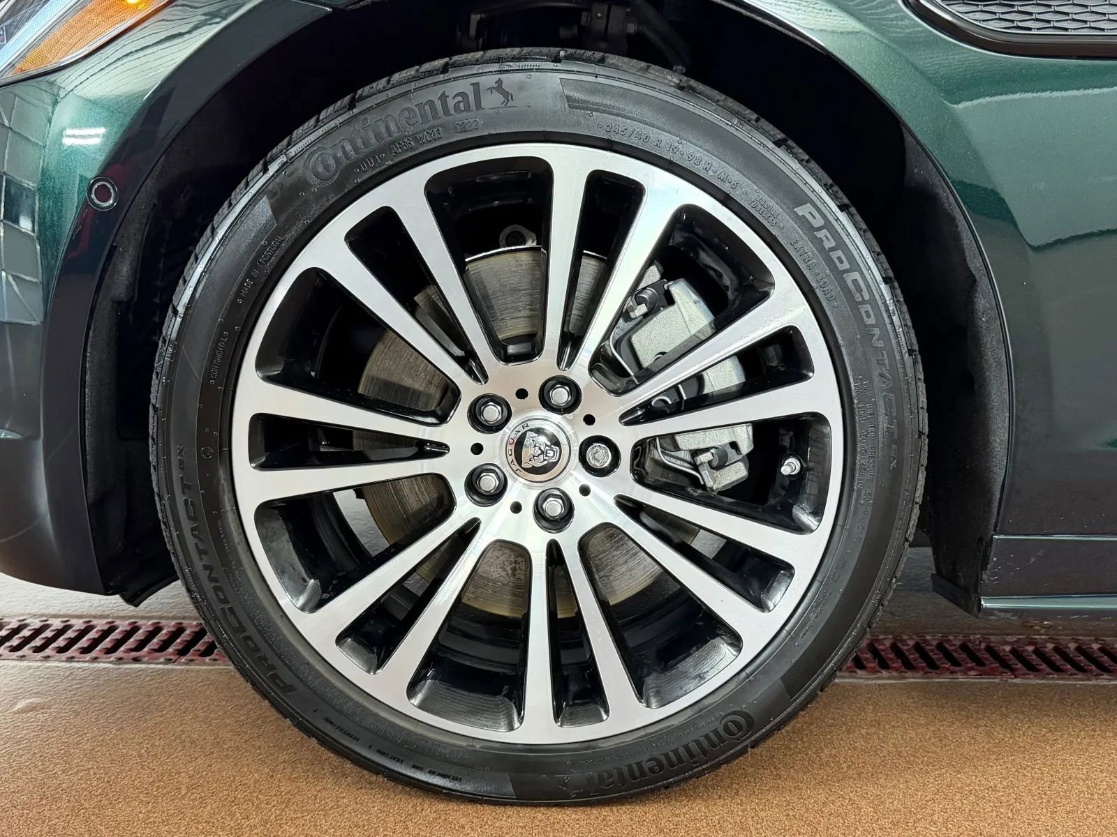 Used 2024 Jaguar XF R-Dynamic SE AWD/4WD image 8