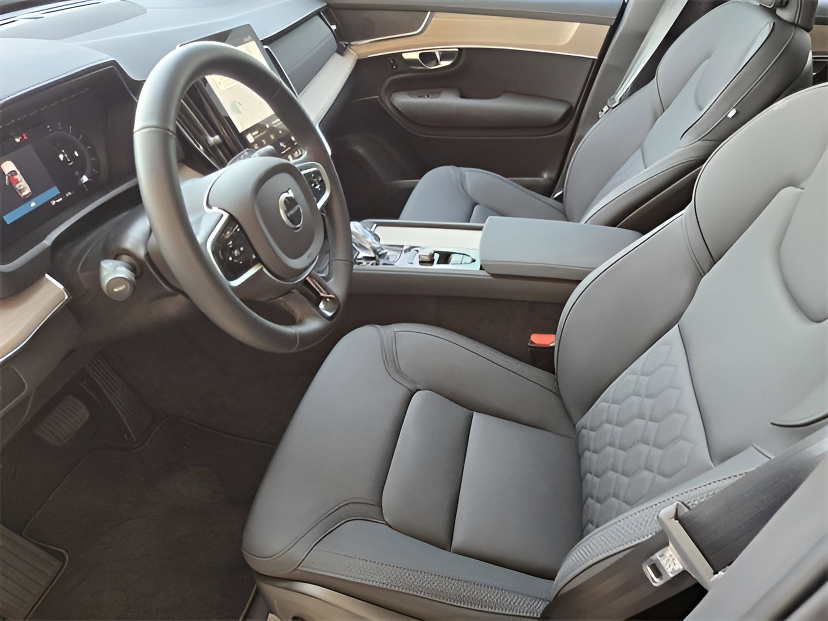 Used 2025 Volvo XC90 B6 Core w/ Protection Package image 11