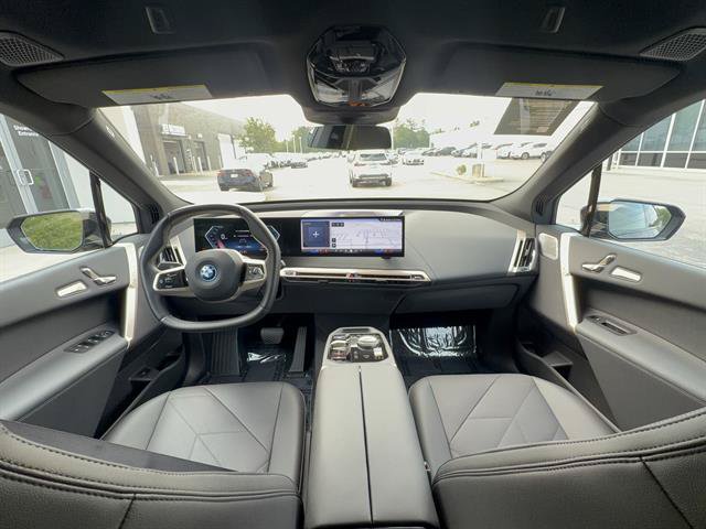 Used 2024 BMW iX xDrive50 w/ Premium Package AWD/4WD image 12