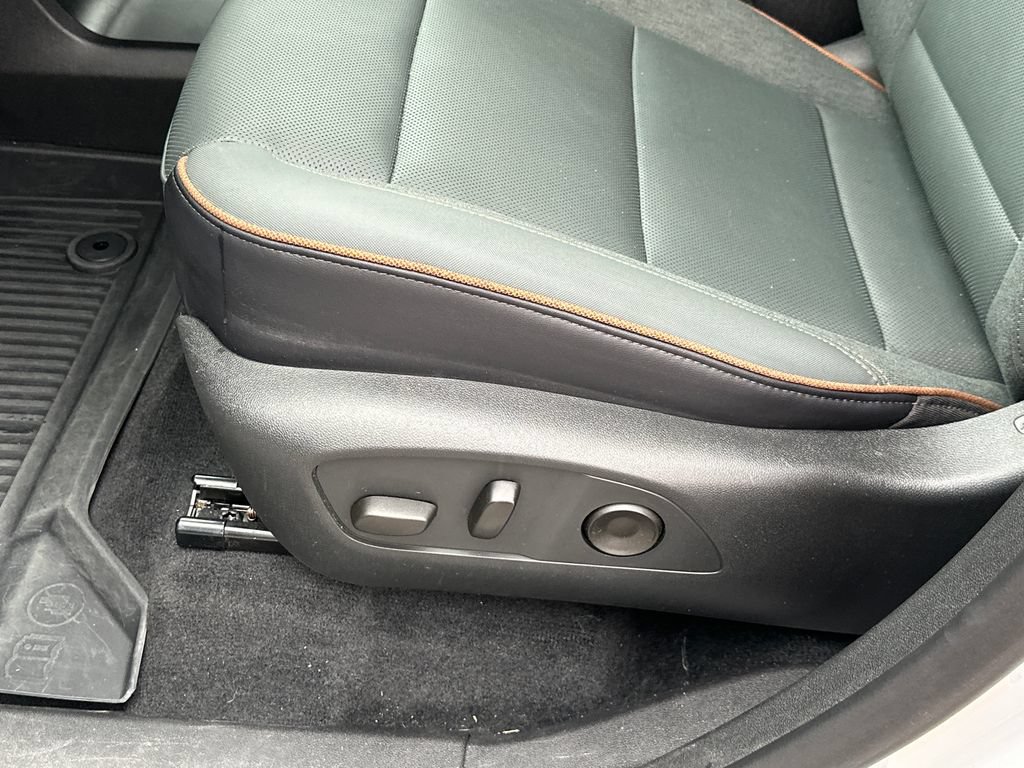 Used 2025 GMC Acadia AT4 w/ LPO, Floor Liner Package AWD/4WD image 23