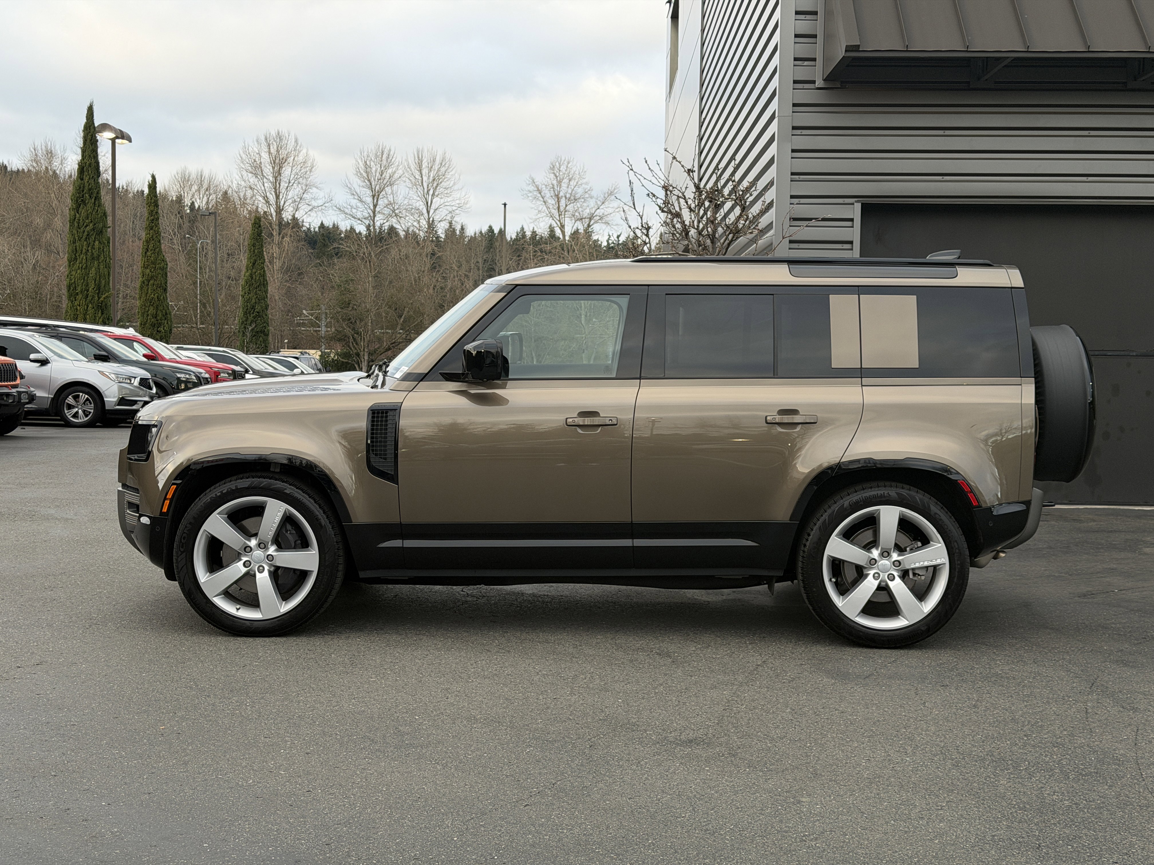 Certified 2025 Land Rover Defender 110 X-Dynamic SE image 5