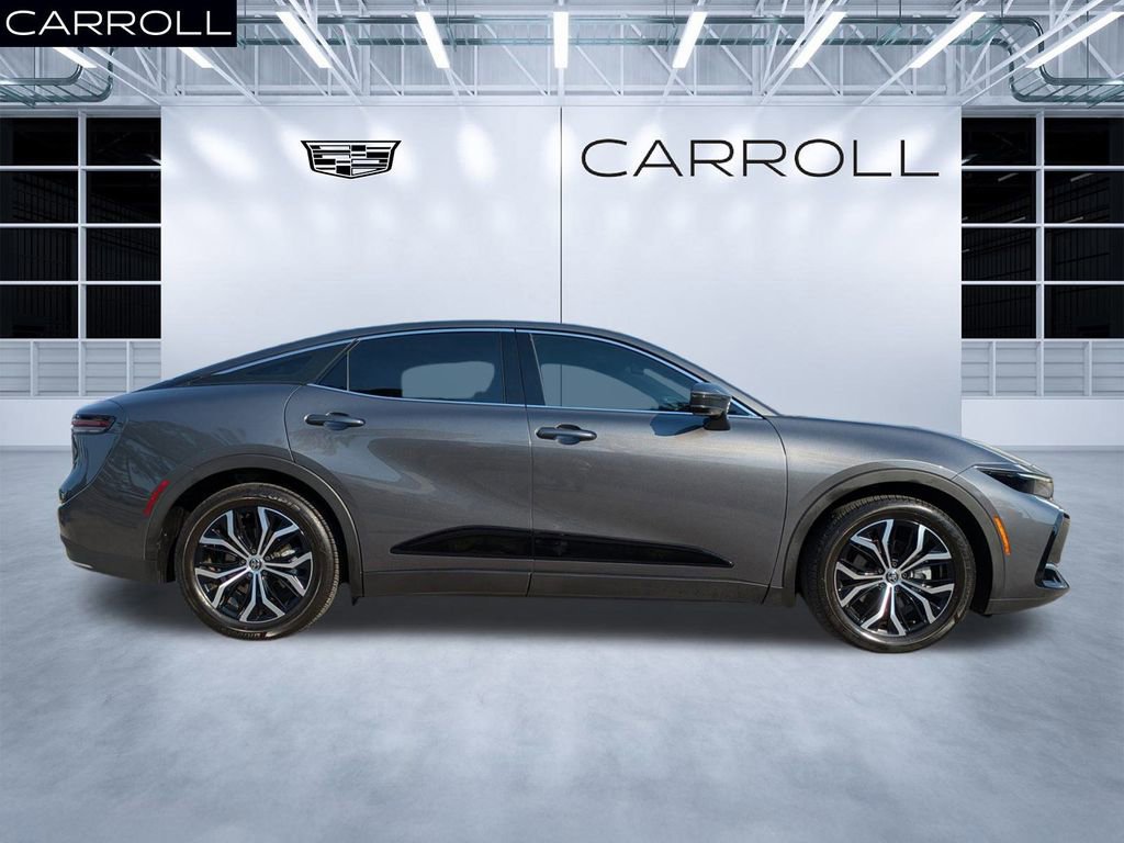 Used 2023 Toyota Crown Limited image 3